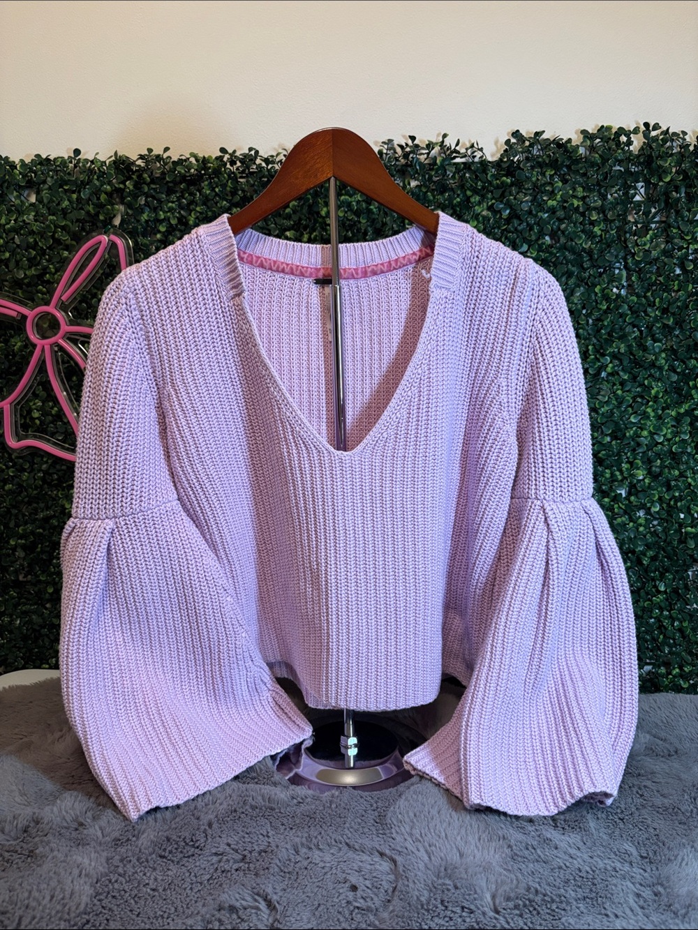 Free People Lilac V-Neck Balloon Sleeve Sweater Size Medium